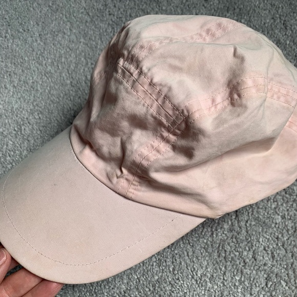 💯Authentic Burberry women’s cap in light pink - Picture 2 of 3